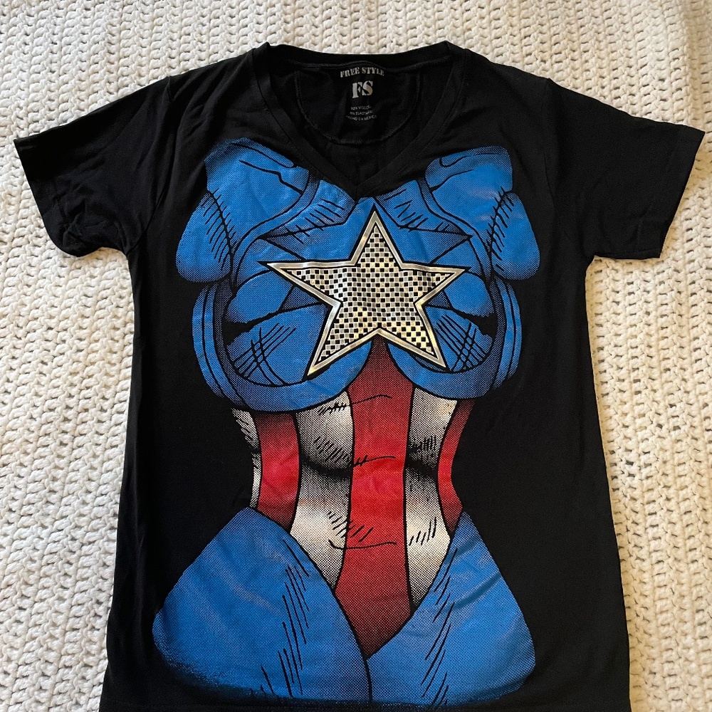 Women's Superhero t-shirt O/S. Bonus: matching belt and head piece.